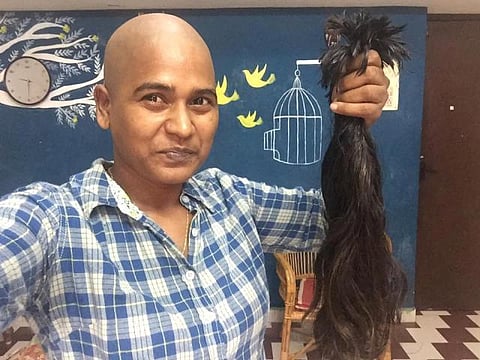 கேன்சர் நோயாளிகளுக்காக முடி தானம் அளித்தார் இயக்குநர் உஷா கிருஷ்ணன்