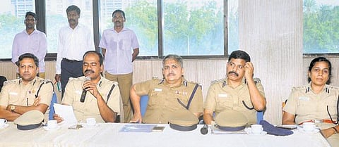 மாணவர்களின் பாதுகாப்பு கருதி﻿ அனைத்து பள்ளி நுழைவாயில்களிலும் கண்காணிப்பு கேமரா பொருத்த வேண்டும்﻿﻿: காவல் ஆணையர் ஏ.கே விஸ்வநாதன் உத்தரவு﻿