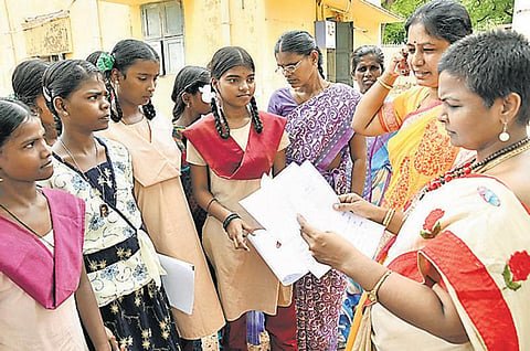 அரசு காப்பகத்தில் 65 குழந்தைகள் வெளியேற்றம்﻿: மூட்டை முடிச்சுகளுடன் நடுரோட்டில் தவித்த அவலம்﻿