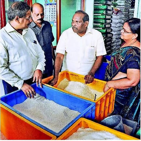 புதுச்சேரியில் பிளாஸ்டிக் அரிசி விற்பனையா?﻿﻿ புகார் தெரிவிக்க இலவச எண்கள் அறிவிப்பு