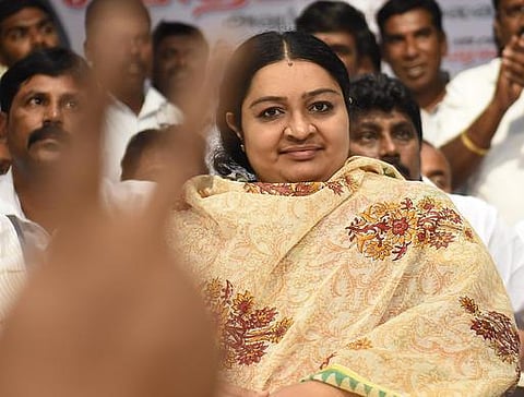 சசிகலா, தினகரன் போன்றோர்களால் அதிமுகவை ஒரு போதும் வீழ்த்தி விட முடியாது: தீபா