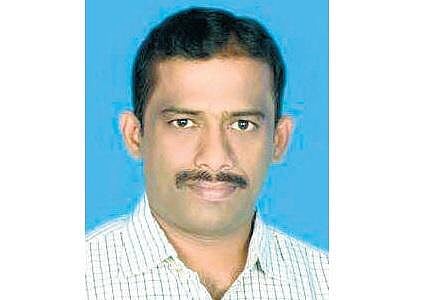 முதலில் ஆசிரியர்களை மீட்டெடுக்க வேண்டும்!