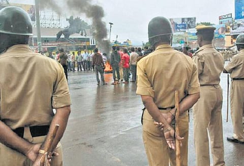 கர்நாடகாவில் முழு அடைப்பு போராட்டம்﻿: தொடர் போராட்டங்களால் மக்கள் அதிருப்தி﻿