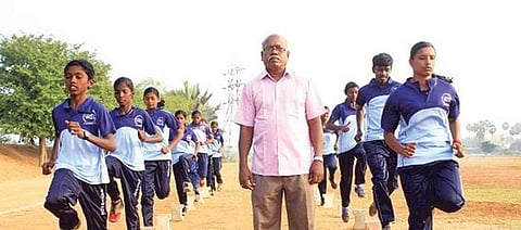 தடகள வீரர்களை தத்தெடுக்கும் ‘கவிநாடு ஸ்போர்ட்ஸ் கிளப்’- ஒரு முன்னாள் தடகள வீரரின் தன்னலமற்ற சேவை