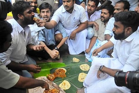 மாட்டிறைச்சி திருவிழா நடத்திய கேரள இளைஞர் காங்கிரஸார் கைது