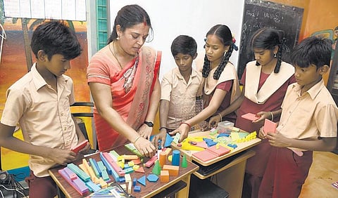 பாடம் நடத்துவதில் புதிய புதிய உத்திகள்﻿: அசத்துகிறது சோழிங்கநல்லூர் அரசு நடுநிலைப் பள்ளி﻿ - நவீன தொழில்நுட்பங்களை உடனுக்குடன் ‘அப்டேட்’ செய்யும் ஆசிரியர்கள்﻿﻿