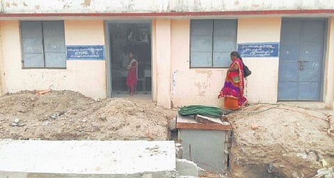 கேபிள் பதிக்கும் பணிக்காக﻿ நூற்றாண்டு பெருமை கொண்ட பள்ளியை இடிப்பதா?﻿- காஞ்சி நகராட்சியின் முடிவால் மக்கள் அதிருப்தி﻿