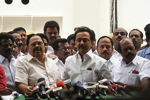 மாட்டிறைச்சி விவகாரம்: ஸ்டாலின் தனித் தீர்மானம்; முதல்வர் பதில் திருப்தியளிக்கவில்லை எனக் கூறி திமுக வெளிநடப்பு