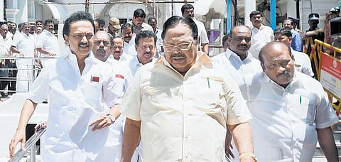ஆளுநர் அனுப்பிய கடித விவரங்களை தெரிவிக்க பேரவைத் தலைவர் மறுப்பு﻿: திமுக, காங்கிரஸ், முஸ்லிம் லீக் வெளிநடப்பு﻿