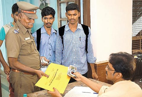 பிஎட் படிப்புக்கு விண்ணப்பங்கள் விநியோகம்: 30-ம் தேதி கடைசி நாள்