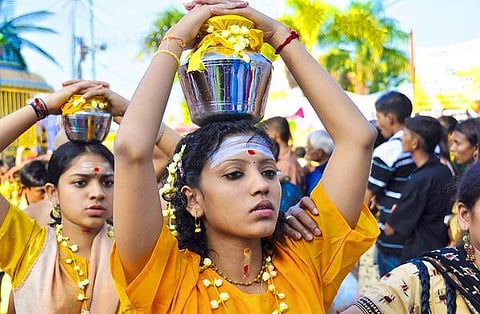 பெண்ணும் ஆணும் ஒண்ணு 10: சடங்குகளில் இருந்து வெளியே வருவோம்