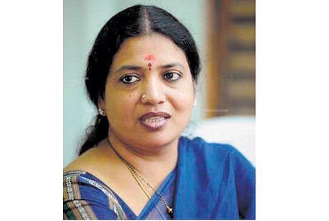 7 கோடி ரூபாய் மதிப்புள்ள பழைய நோட்டுகள் பறிமுதல்﻿ நடிகை ஜீவிதாவின் மேலாளர் கைது﻿