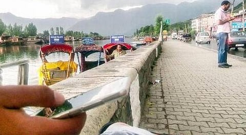 காஷ்மீரில் ஃபேஸ்புக் தடை எதிரொலி: இளைஞர்களை ஒருங்கிணைக்கும் காஷ்புக்