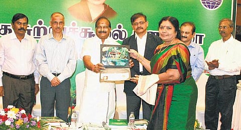 20 ஆண்டாக சுற்றுச்சூழல் கல்வியை போதித்து வரும்﻿﻿ பள்ளி தலைமை ஆசிரியைக்கு ‘கர்மவீரர் காமராஜர்’ விருது﻿