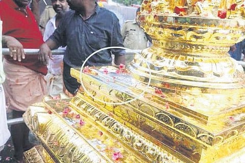 சபரிமலை கொடிமரம் விவகாரம்﻿: கைது செய்யப்பட்ட 5 பேரை விடுவிக்க ஆந்திரா பேச்சு﻿