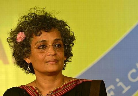 அருந்ததி ராய் மீதான விசாரணைக்குத் தடை: நீதிமன்ற அவமதிப்பு வழக்கில்﻿ உச்ச நீதிமன்றம் உத்தரவு﻿