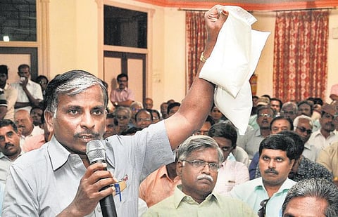 ஜிஎஸ்டி வரிக்கு பயந்து﻿﻿ 14,000 வணிக பெயர்கள், முத்திரைகள் திரும்ப ஒப்படைப்பு﻿: கருத்தரங்கில் வியாபாரிகள் தகவல்﻿﻿