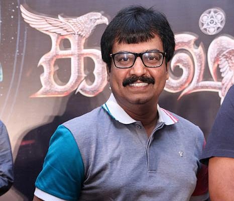வரியை நீக்குங்கள்; இல்லையேல் குறையுங்கள்: அரசுக்கு விவேக் வேண்டுகோள்