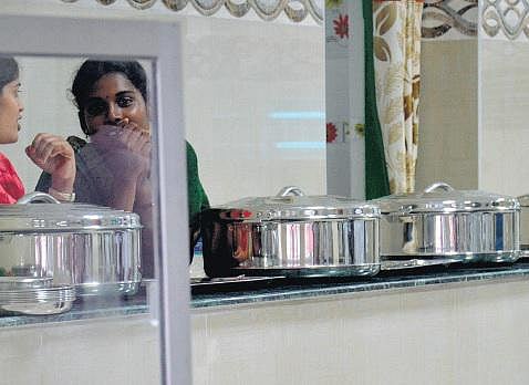 தேய்ந்து போகும் அம்மா உணவகங்கள்