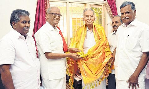 விடுதலைப் போராட்ட வீரர், பொதுவுடமை இயக்க மூத்த தலைவர் சங்கரய்யாவுக்கு 96-வது பிறந்தநாள்﻿: தலைவர்கள் வாழ்த்து﻿