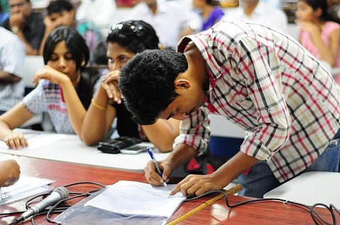அரசு சட்டக் கல்லூரிகளில் தமிழ்வழியில் படிப்பு: கிராமப்புற மாணவர்களுக்கு வாய்ப்பு