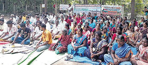 ஓஎன்ஜிசி நிறுவனமும் போலீஸாரும் வெளியேற வலியுறுத்தி கதிராமங்கலத்தில் பொதுமக்கள் உண்ணாவிரதம்