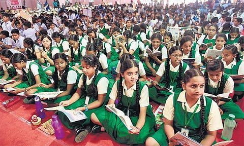 ஒரே இடத்தில் அமர்ந்து நூல்களை வாசித்த 1500 மாணவர்கள்﻿: சென்னை புத்தக திருவிழாவையொட்டி நடந்த நிகழ்ச்சி﻿