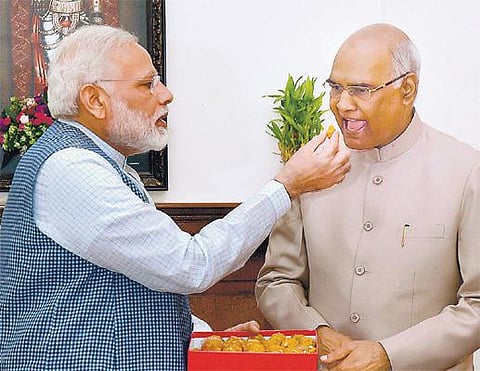பாஜக அணி 65 சதவீத வாக்குகள் பெற்று அமோகம்: குடியரசுத் தலைவர் தேர்தலில் ராம்நாத் கோவிந்த் வெற்றி - பிரணாப், மோடி, சோனியா உள்ளிட்டோர் வாழ்த்து