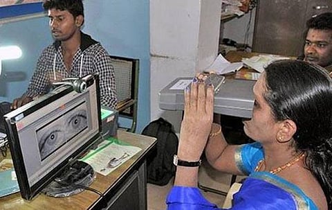 அக்டோபர் 1-ம் தேதி முதல் இறப்பைப் பதிவு செய்ய ஆதார் கட்டாயமாகிறது: மத்திய உள்துறை அமைச்சகம் அறிவிப்பு