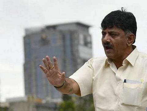 கர்நாடக அமைச்சர் டி.கே.சிவக்குமாருக்கு வருமான வரித்துறை சம்மன்; இன்று ஆஜரானார்
