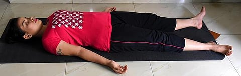 உடல் வளர்த்தேன்.. உயிர் வளர்த்தேனே 28: தலைசுற்றலை போக்கும் யோகா பயிற்சிகள்