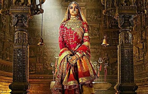 பத்மாவதி திரைப்படத்துக்கு தடை கோரும் மகாராஷ்டிர அமைச்சர்: வரலாறு சிதைக்கப்பட்டுள்ளதாக சர்ச்சை