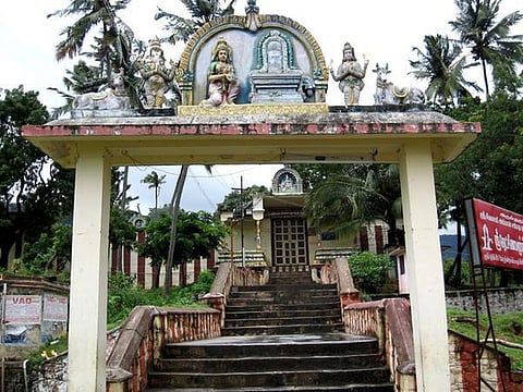 இடம் மாறி அமர்ந்த தட்சிணாமூர்த்தி