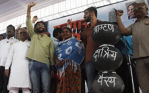 ஜிக்னேஷ் மேவானி, உமர் காலித் மீது புனே போலீஸார் வழக்கு