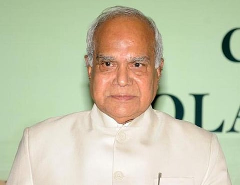 சென்னையில் தேசியக் கொடியேற்றினார் ஆளுநர் பன்வாரிலால் புரோஹித்