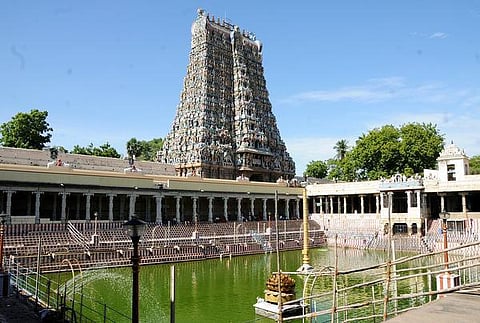 மதுரை மீனாட்சி அம்மன் கோயில் சந்தித்த சவால்கள்: 14-ம் நூற்றாண்டின் தொடக்கத்தில் பூஜை செய்வோருக்கு கடும் தண்டனை விதிப்பு