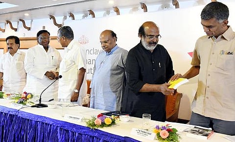 தென் மாநிலங்கள் ஏன் நிதிக் குழுவைக் கண்டிக்கின்றன?