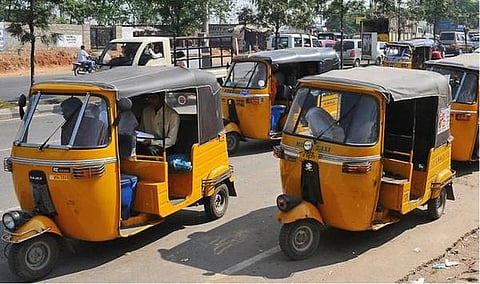 வாடகை கார், ஆட்டோ ஓட்டுநர்களுக்கு வணிக ஓட்டுநர் உரிமம் அவசியமில்லை: மாநில அரசுகளுக்கு மத்திய போக்குவரத்து அமைச்சகம் அறிவுறுத்தல்