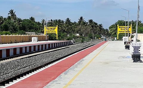 தண்டவாளம் தயார் நிலையில் இருந்தும் காரைக்குடி - பட்டுக்கோட்டை இடையே ரயில் இயக்குவதில் தாமதம்: சமூக விரோதிகளின் புகலிடமாகும் ரயில் நிலையங்கள்