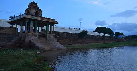 பூமியை அகழ்ந்தால் வானமாமலை