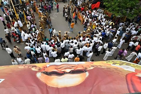 கருணாநிதி உடல்நிலை மீண்டும் கவலைக்கிடம்﻿: ﻿24 மணி நேரத்துக்கு பிறகே எதுவும் சொல்ல முடியும் என காவேரி மருத்துவமனை அறிவிப்பு﻿