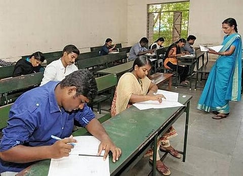 10-ம் வகுப்பு முடித்த தனித்தேர்வர்கள் நேரடியாக பிளஸ் 2 தேர்வெழுத முடியாது: தமிழ்நாடு அரசுத் தேர்வுகள் இயக்ககம் அறிவிப்பு