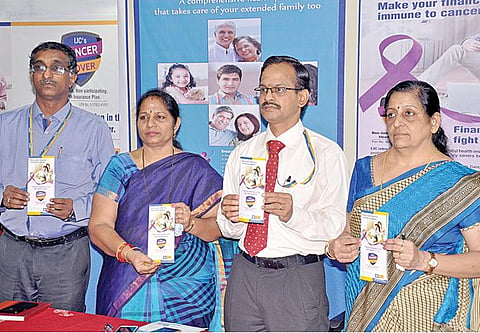 புற்றுநோய் சிகிச்சைக்கான கேன்சர் பாலிசி விற்பனையில் எல்ஐசி தென்மண்டல அலுவலகம் அகில இந்திய அளவில் முதலிடம்:
﻿குடும்பத்துக்கு பொருளாதார பாதுகாப்பு கிடைக்க நடவடிக்கை﻿