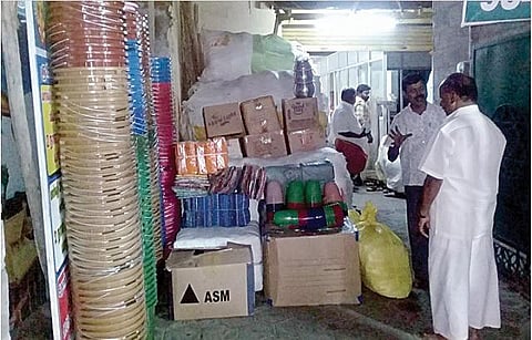 வெள்ளத்தால் பாதிக்கப்பட்டுள்ள கேரளாவுக்கு ரூ.25 லட்சத்துக்கு நிவாரணப் பொருட்கள்:﻿தமிழக ஐயப்பா சேவா சங்கம் அனுப்பி வைத்தது﻿