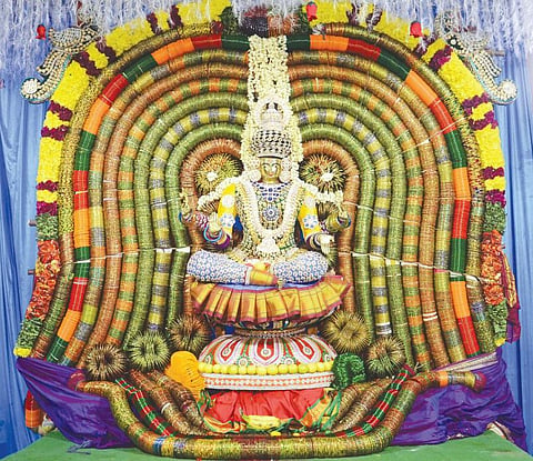 திவ்ய தரிசனம்: வளையல் வழிபாடு