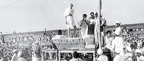 உலகுக்கு காந்தி கொடுத்துச் சென்றிருப்பது 
என்ன?
