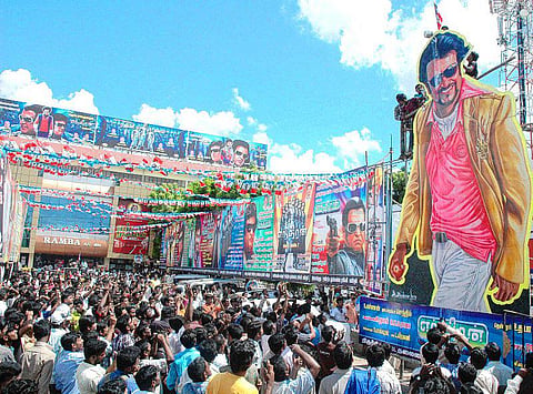 2.0 டிக்கெட் கூடுதல் விலை:  கடும் நடவடிக்கை எடுக்கப்படும்; ரஜினி ரசிகர் மன்றம் எச்சரிக்கை