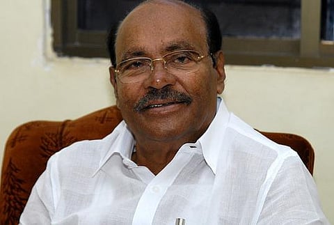 கஜா புயல் பாதிப்பு; உறவு, உடைமைகளை இழந்த மக்களுக்கு  உணவு கூட வழங்காமல் இருப்பதா?- ராமதாஸ் கண்டனம்