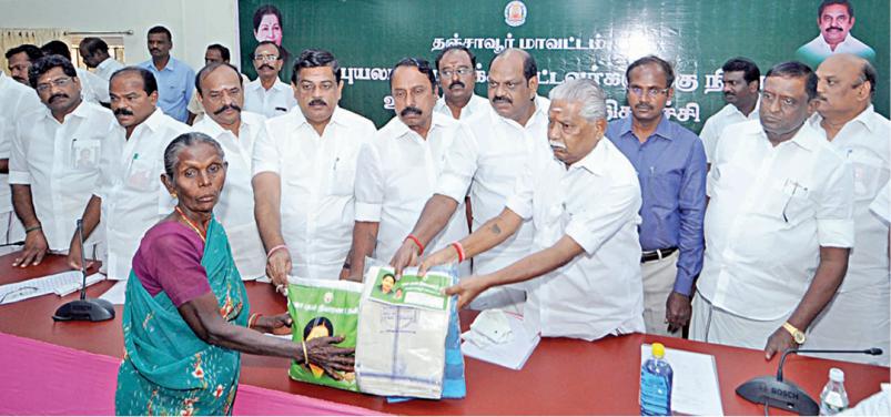நிவாரண உதவிகளை வழங்கிய அமைச்சர்கள்﻿: ﻿புயல் சேத அறிக்கை முதல்வரிடம் அளிக்கப்படும்﻿ - ﻿அமைச்சர் செங்கோட்டையன் தகவல்﻿