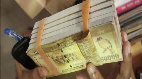 ஓய்வுபெற்ற வங்கி அதிகாரியிடம் ரூ.1.25 கோடி மோசடி﻿
﻿கணவன், மனைவி உட்பட 3 பேர் கைது